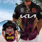 Brisbane Broncos 2025 NRL Premiers Short Sleeve Button-Down Shirt - HOATT13698